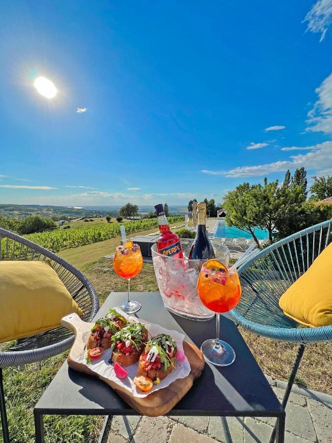 Hilltop Borbirtok & Etterem Hotel Neszmely ภายนอก รูปภาพ