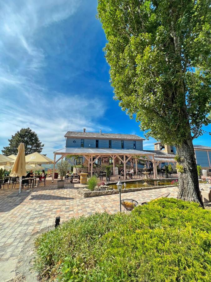 Hilltop Borbirtok & Etterem Hotel Neszmely ภายนอก รูปภาพ