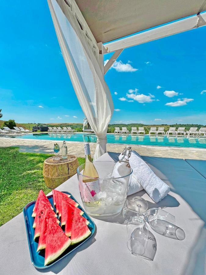 Hilltop Borbirtok & Etterem Hotel Neszmely ภายนอก รูปภาพ
